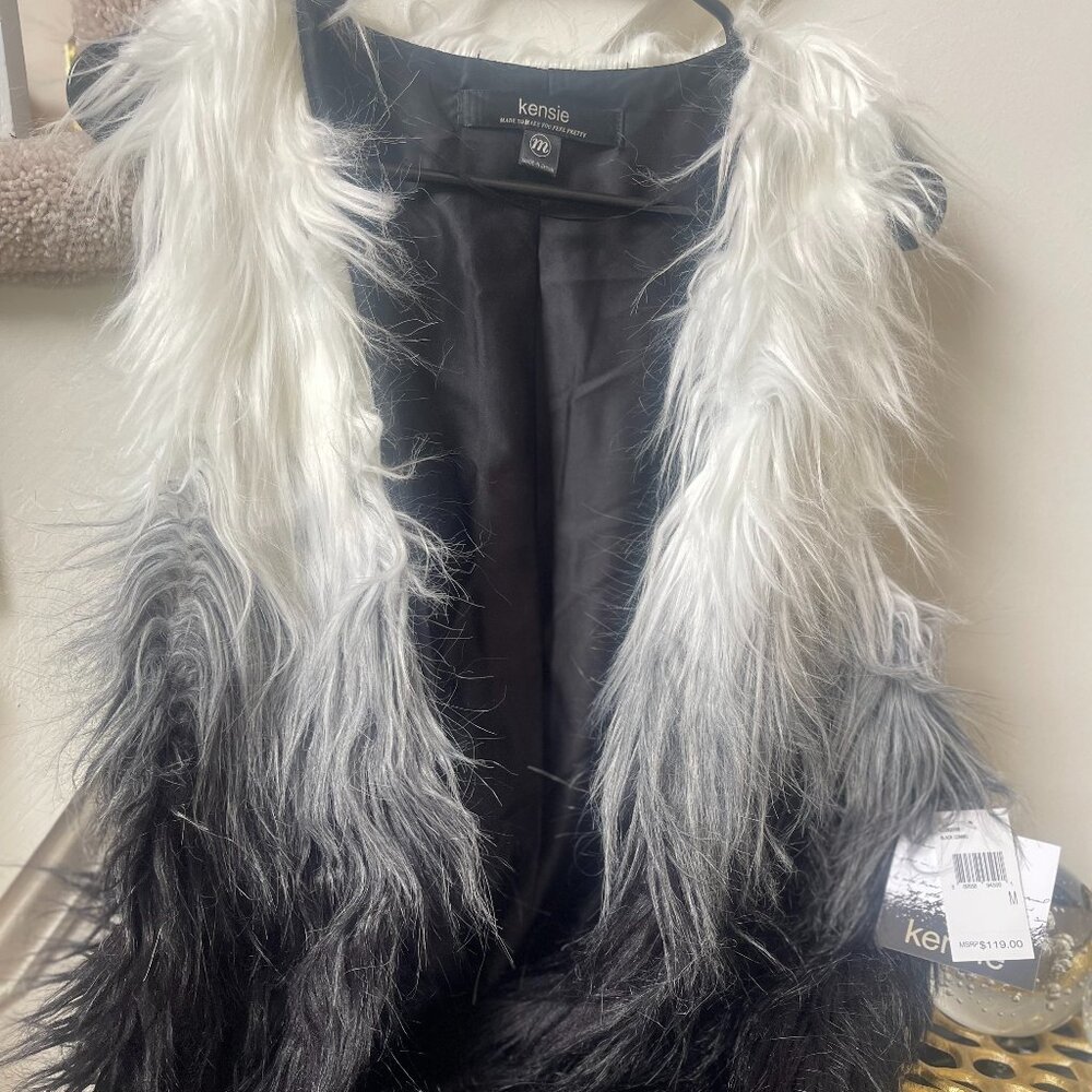 NWT 🖤🤍 Kenzie Ombré Faux Fur Vest